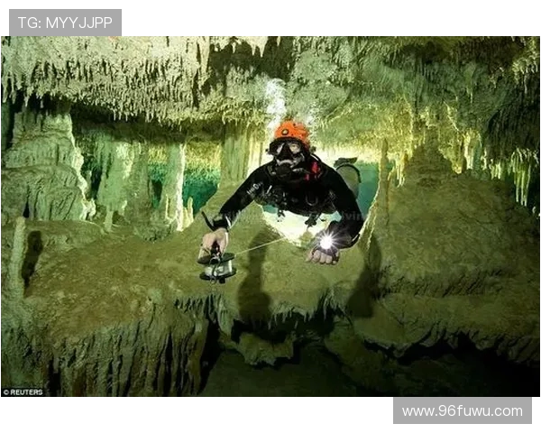 跳水运动的力量与优雅探秘从入水瞬间感受人类挑战极限的艺术 跳水运动的力量与优雅探秘从入水瞬间感受人类挑战极限的艺术