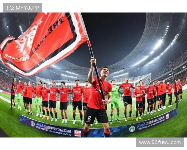 成都蓉城足球队迎战强敌,激情对决展现实力与风采 成都蓉城足球队迎战强敌,激情对决展现实力与风采