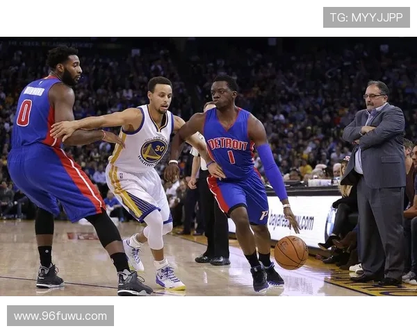 勇士与雷霆激情对决新浪视频直播全程呈现精彩瞬间