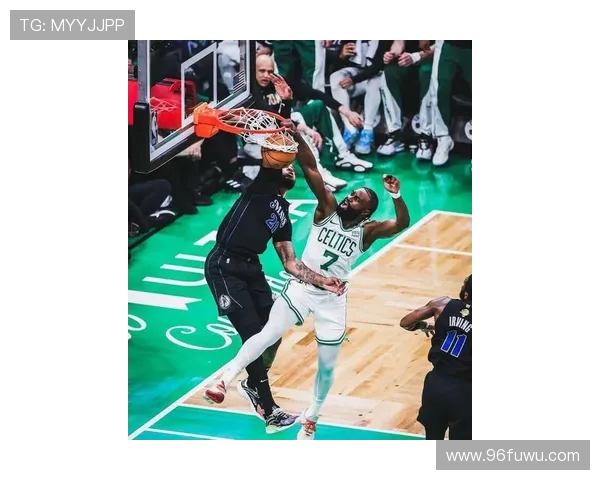 杰伦布朗：从球场新星到NBA顶级球员的成长之路